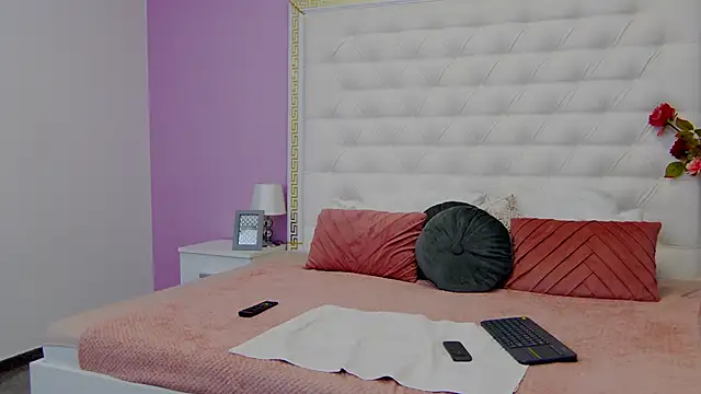 Lenna Paul online show from January 10, 6:06 pm