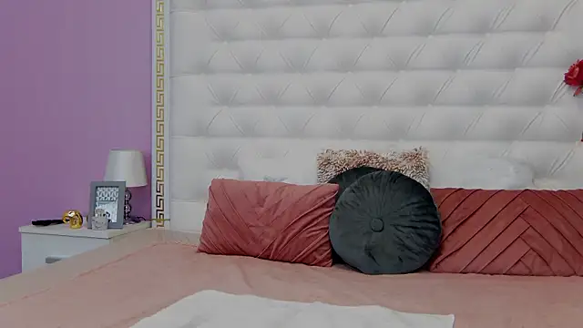 Lenna Paul online show from January 13, 5:55 pm