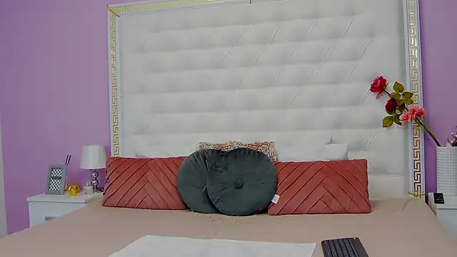 Lenna Paul online show from January 27, 6:09 pm