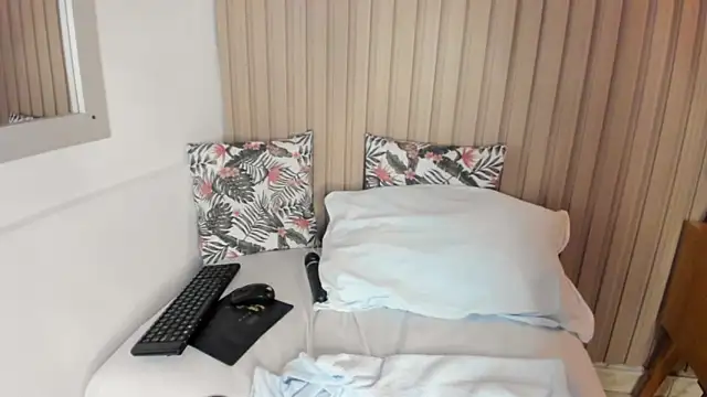 emma collson online show from February 25, 8:14 am