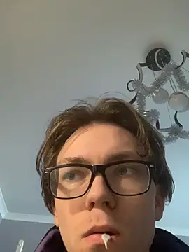 Snapshot of Alex17am chatting on November 21, 9:08 am Alex17am online show from November 21, 9:08 am