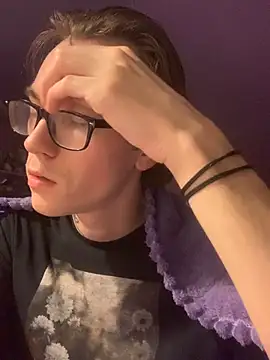 Snapshot of Alex17am chatting on December 1, 12:15 am Alex17am online show from December 1, 12:15 am