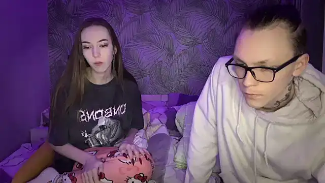 Snapshot of Alex17am chatting on February 6, 11:08 pm Alex17am online show from February 6, 11:08 pm