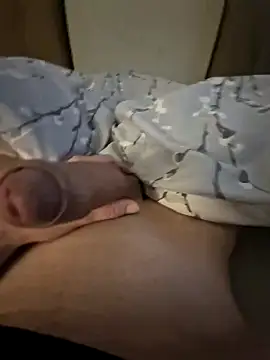 Snapshot of CoupleFun80x chatting on April 6, 7:09 am CoupleFun80x online show from April 6, 7:09 am