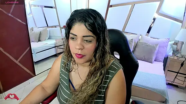 Snapshot of laris_park chatting on January 2, 4:41 am laris park online show from January 2, 4:41 am