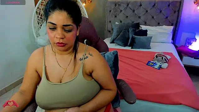 Snapshot of laris_park chatting on January 6, 6:03 am laris park online show from January 6, 6:03 am