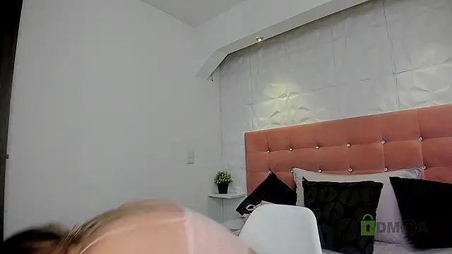 Snapshot of yulievans chatting on December 5, 7:28 pm yulievans online show from December 5, 7:28 pm