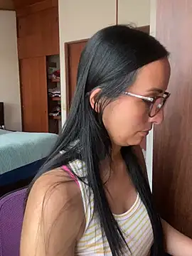 yaralyminjo2 online show from March 4, 6:29 pm