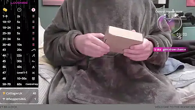 Snapshot of BondBroken chatting on November 20, 7:35 pm BondBroken online show from November 20, 7:35 pm