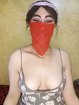 Snapshot of Lalou chatting on December 6, 8:29 pm Lalou online show from December 6, 8:29 pm