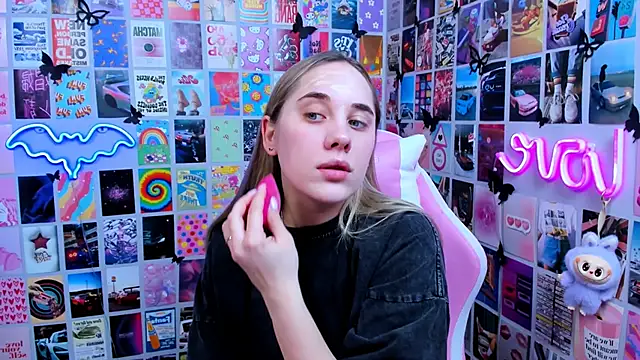 MiaMilas online show from March 24, 3:39 pm