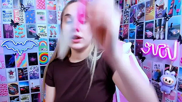 MiaMilas online show from March 27, 4:07 pm