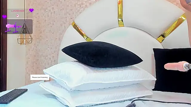 Snapshot of sophie_1 chatting on January 15, 6:43 am sophie 1 online show from January 15, 6:43 am