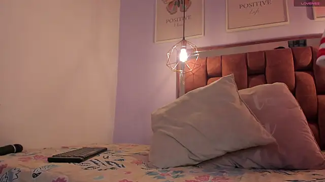 kristakinnky online show from October 3, 1:41 pm