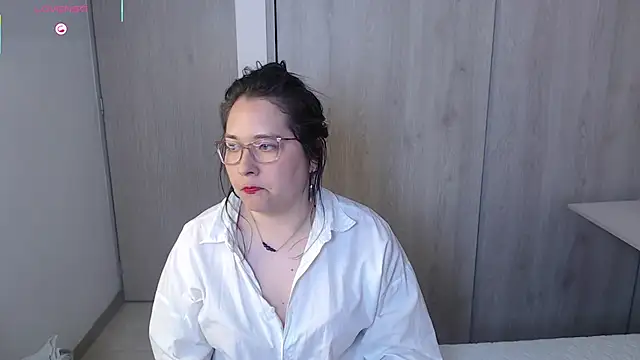 May Carlier online show from October 5, 2:32 am