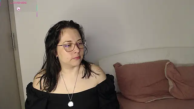 Snapshot of May_Carlier chatting on April 5, 2:53 am May Carlier online show from April 5, 2:53 am