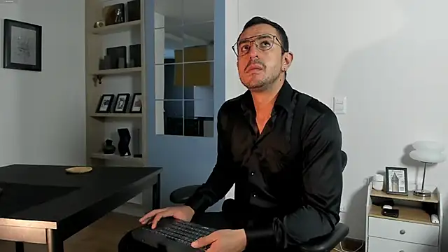 Snapshot of pablo-rincon95 chatting on May 22, 12:11 pm pablo-rincon95 online show from May 22, 12:11 pm