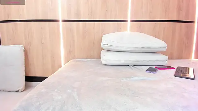 adela chase online show from September 11, 3:28 am