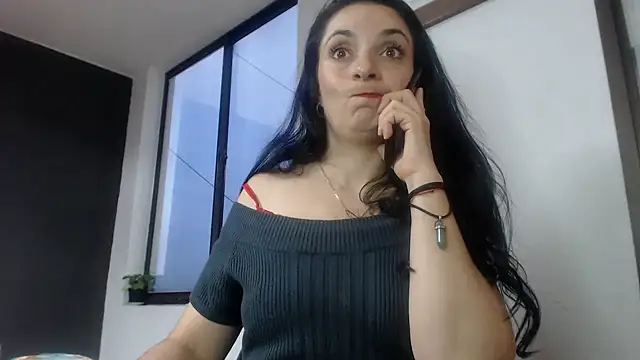 Snapshot of amellie_ros chatting on January 9, 10:33 pm amellie ros online show from January 9, 10:33 pm