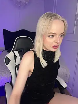 horny blondiee online show from March 22, 8:29 am