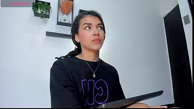 Snapshot of yess__daddy1 chatting on May 8, 2:33 pm yess daddy1 online show from May 8, 2:33 pm