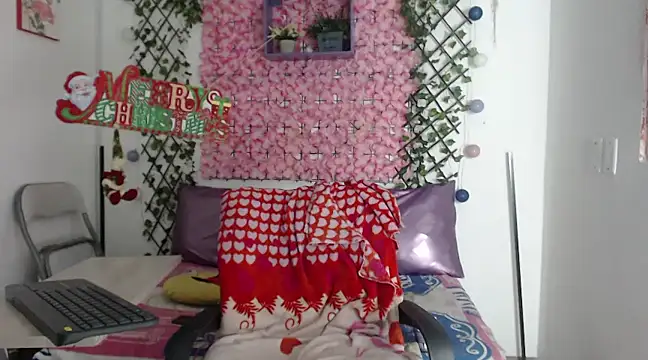 Snapshot of MEGANNIXX chatting on December 28, 7:44 am MEGANNIXX online show from December 28, 7:44 am