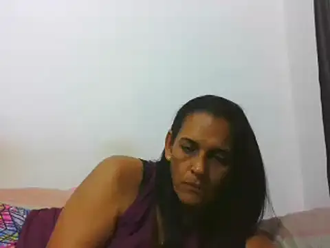 latinbrunettet online show from December 18, 6:25 pm