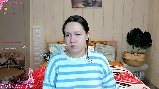 Snapshot of Mira_Karter chatting on October 23, 6:23 am Mira Karter online show from October 23, 6:23 am