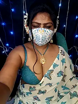 Snapshot of honey-sexy chatting on December 11, 1:39 pm honey-sexy online show from December 11, 1:39 pm