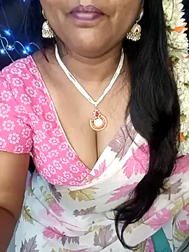 Snapshot of honey-sexy chatting on December 25, 1:41 pm honey-sexy online show from December 25, 1:41 pm