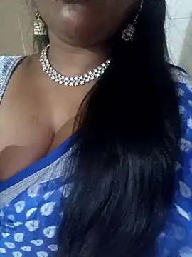 Snapshot of honey-sexy chatting on January 12, 1:27 pm honey-sexy online show from January 12, 1:27 pm