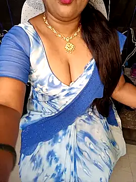 Snapshot of honey-sexy chatting on February 8, 6:22 am honey-sexy online show from February 8, 6:22 am