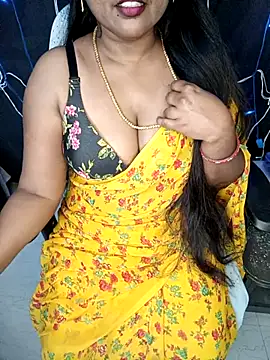 Snapshot of honey-sexy chatting on February 17, 6:20 am honey-sexy online show from February 17, 6:20 am