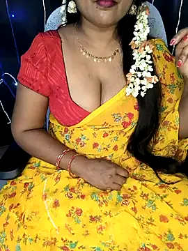 Snapshot of honey-sexy chatting on March 15, 10:13 am honey-sexy online show from March 15, 10:13 am