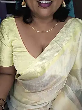 Snapshot of honey-sexy chatting on June 18, 7:52 am honey-sexy online show from June 18, 7:52 am