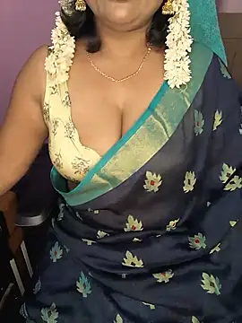 Snapshot of honey-sexy chatting on June 23, 6:44 am honey-sexy online show from June 23, 6:44 am