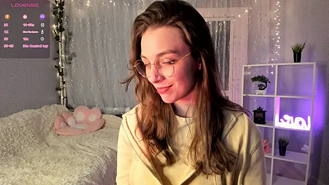 Snapshot of AraCopple chatting on December 19, 6:45 pm AraCopple online show from December 19, 6:45 pm