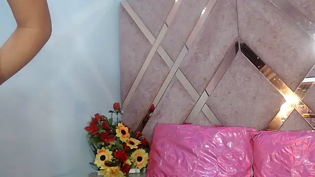 Lucy White   online show from January 22, 9:10 pm