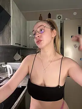 Kitty Katrine online show from March 7, 2:25 pm