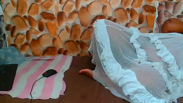 Snapshot of AfricanBigAssxx98 chatting on November 24, 7:19 am AfricanBigAssxx98 online show from November 24, 7:19 am