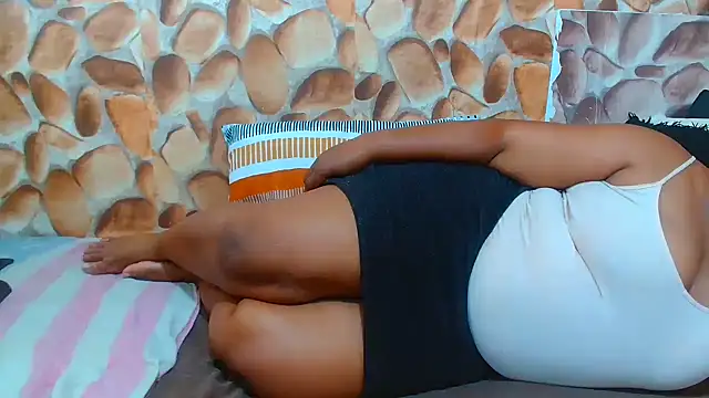 Snapshot of AfricanBigAssxx98 chatting on December 5, 9:40 am AfricanBigAssxx98 online show from December 5, 9:40 am