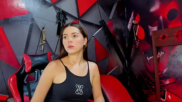 Hana and Zeta online show from November 4, 12:15 pm