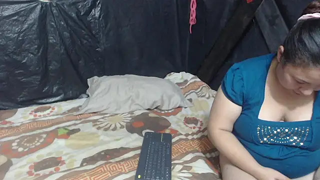 Snapshot of ZuriandAlex chatting on January 9, 1:29 am ZuriandAlex online show from January 9, 1:29 am