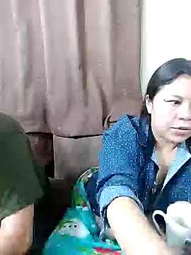 Snapshot of ZuriandAlex chatting on January 25, 8:42 am ZuriandAlex online show from January 25, 8:42 am