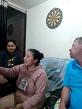 Snapshot of ZuriandAlex chatting on February 15, 1:42 am ZuriandAlex online show from February 15, 1:42 am