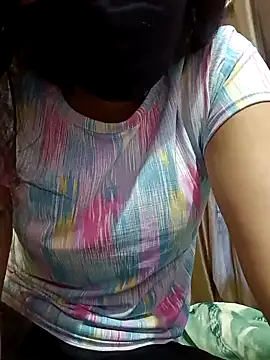 Snapshot of sneha_77 chatting on January 17, 10:22 am sneha 77 online show from January 17, 10:22 am