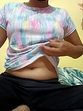Snapshot of sneha_77 chatting on February 20, 10:37 am sneha 77 online show from February 20, 10:37 am