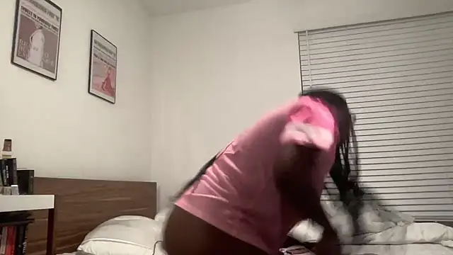 Snapshot of AveryJ99 chatting on December 4, 10:41 pm AveryJ99 online show from December 4, 10:41 pm