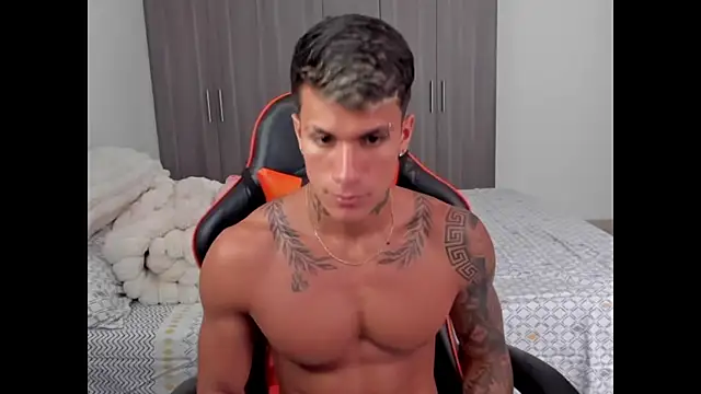 Snapshot of pettergrey1 chatting on October 5, 7:34 pm pettergrey1 online show from October 5, 7:34 pm
