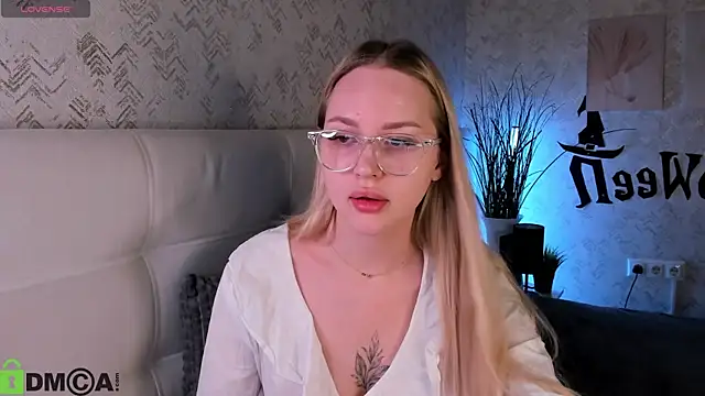 Carol  Cox online show from October 30, 11:49 pm